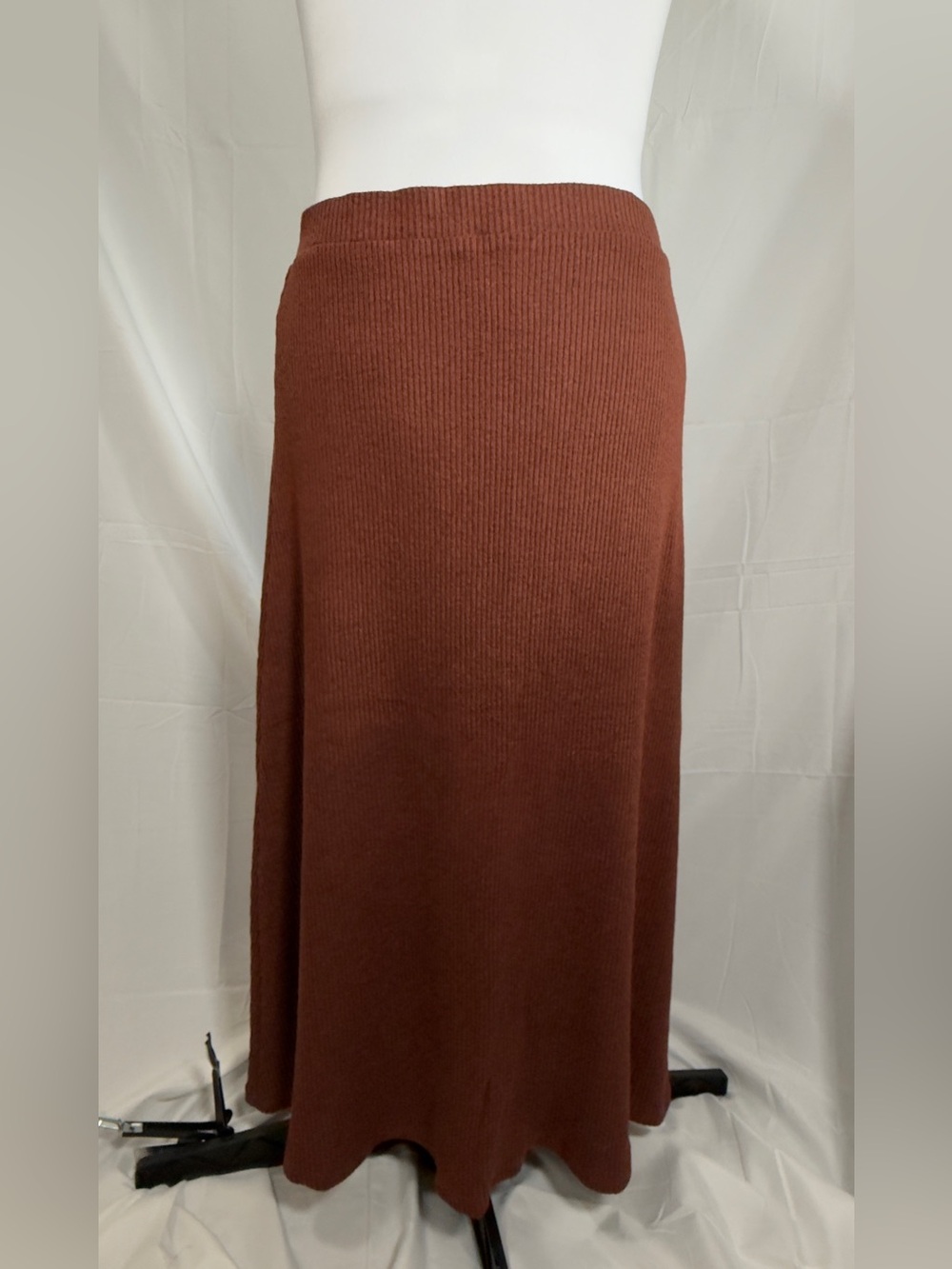 Bobeau Ribbed Knit Midi Skirt